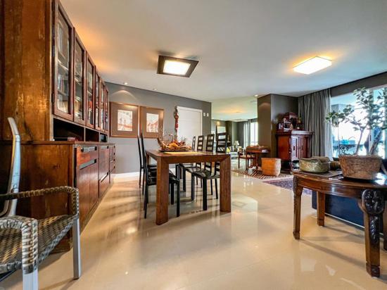 APARTAMENTO FINAMENTE MOBILIADO NA QUADRA DO MAR