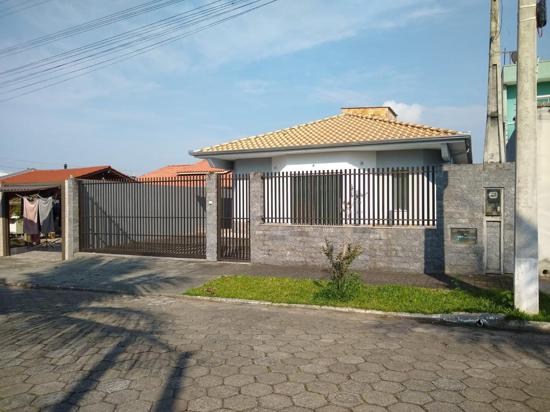 CASA A VENDA PROXIMO AO GOLFE CLUBE