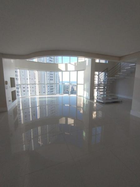 DUPLEX PARA VENDA COM 4 SUÍTES