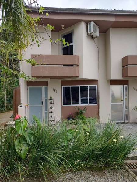 SOBRADO EM CONDOMINIO FECHADO A VENDA ARIRIBÁ