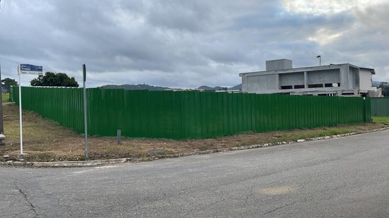 TERRENO EM CONDOMINIO FECHADO