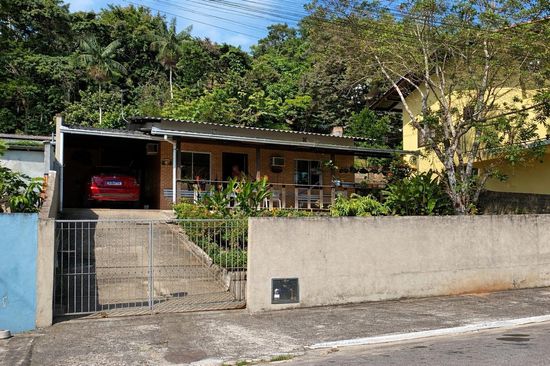 CASA GRANDE À VENDA BAIRRO SÃO JUDAS TADEU