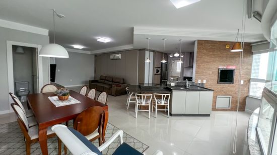 ÓTIMO APARTAMENTO - QUADRA DO MAR NA BARRA SUL