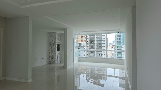 AMPLO APTO 2 SUÍTES E 2 DEMI, 4 VAGAS QUADRA E MEIA DA PRAIA