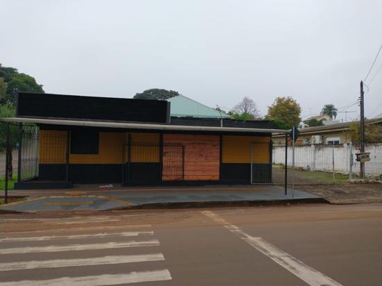 SALA COM TERRENO