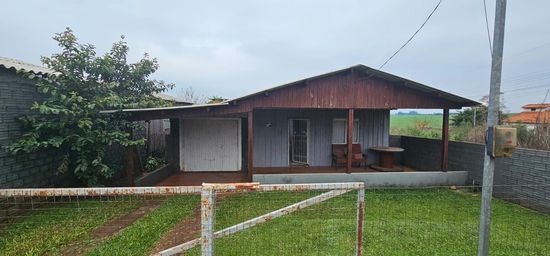 CASA DE MADEIRA 2 DORMITÓRIOS