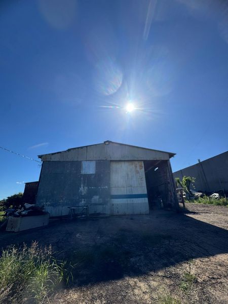 OFICINA E CASA PARA LOCAÇÃO RS344