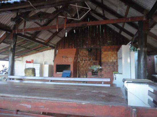 TERRENO COM CASAS E PISCINA, URI