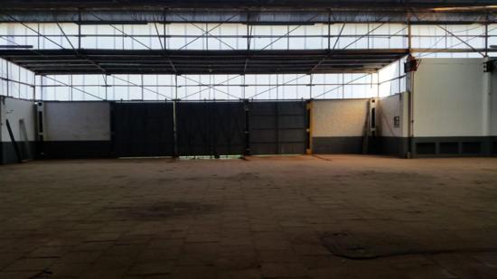PAVILHOES NO PARQUE INDUSTRIAL.