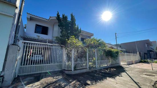 CASA À VENDA PRÓXIMA AO CENTRO