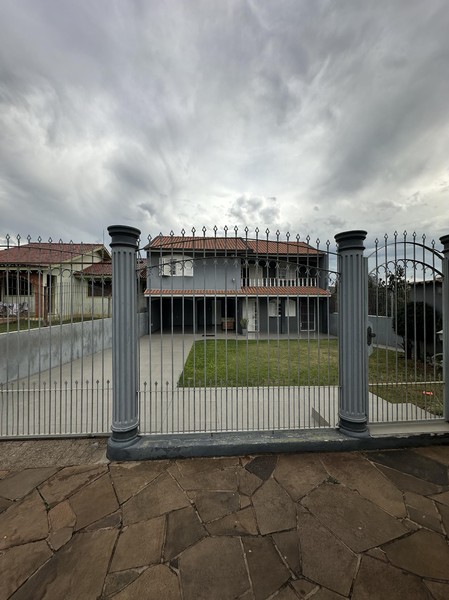 CASA COM 05 DORMITORIOS PARA VENDA - BAIRRO MISSÕES