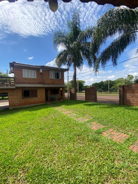 SOBRADO COM SALA COMERCIAL - ESQUINA PROX. UNIMED