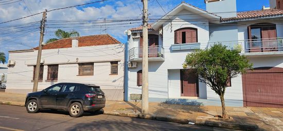 SOBRADO E ESQUINA - EXCELENTE LOCALIZAÇÃO - CENTRO