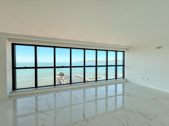 APARTAMENTO NOVO COM 04 SUÍTES E 03 VAGAS DE GARAGEM - MEIA PRAIA - ITAPEMA/SC