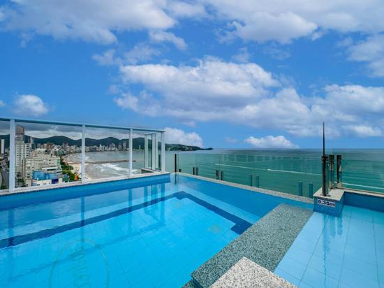APARTAMENTO NOVO FRENTE MAR COM 03 OU 04 SUÍTES - MORRETES, ITAPEMA/SC