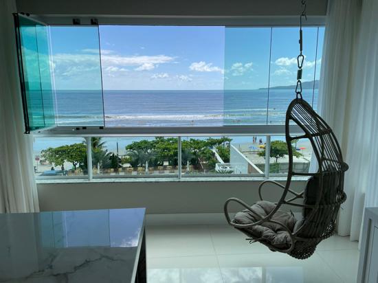 APARTAMENTO 04 SUÍTES - 03 VAGAS - FRENTE MAR - MEIA PRAIA - ITAPEMA SC