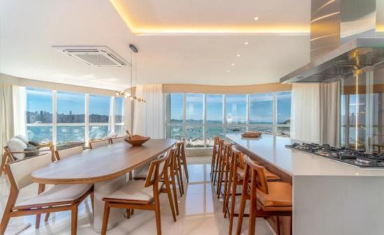 APARTAMENTO FINAMENTE MOBILIADO E DECORADO COM 04 SUÍTES - BARRA SUL BALNEARIO CAMBORIU