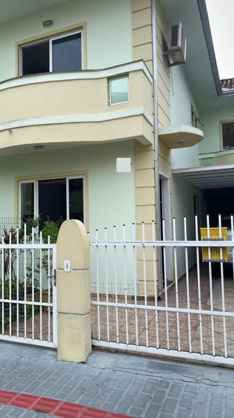 CASA COM 03 DORMITÓRIOS SENDO 01 SUÍTE - MEIA PRAIA, ITAPEMA/SC