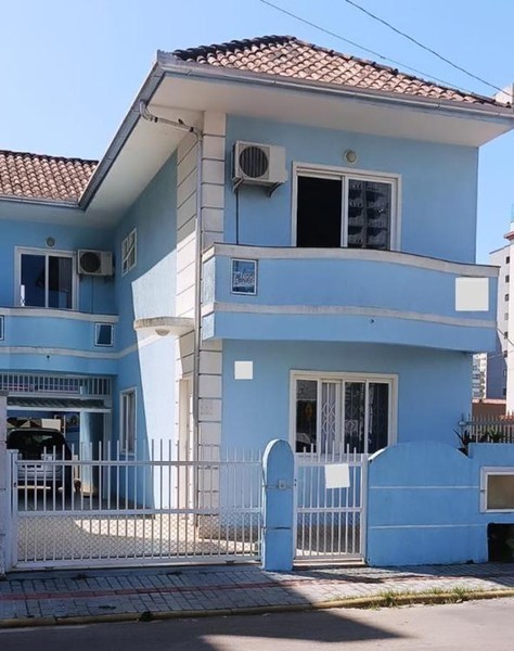 CASA COM 03 DORMITÓRIOS SENDO 01 SUÍTE - MEIA PRAIA, ITAPEMA/SC