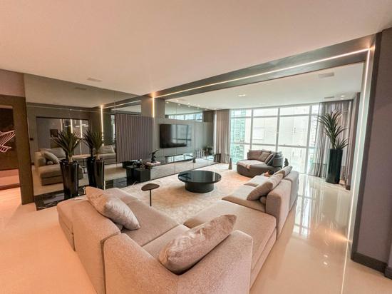 APARTAMENTO FINAMENTE MOBILIADO COM 04 SUÍTES- QUADRA MAR- MEIA PRAIA ITAPEMA SC