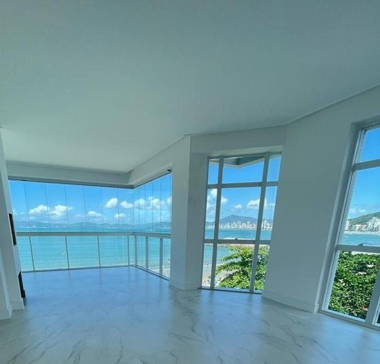 APARTAMENTO 03 SUÍTES 02 VAGAS DE GARAGEM FRENTE MAR CENTRO ITAPEMA SC