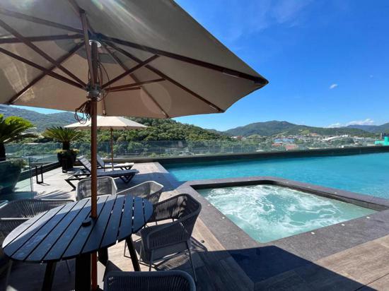 APARTAMENTO FRENTE MAR COM 4 SUITES - BALNEÁRIO CAMBORIÚ/SC