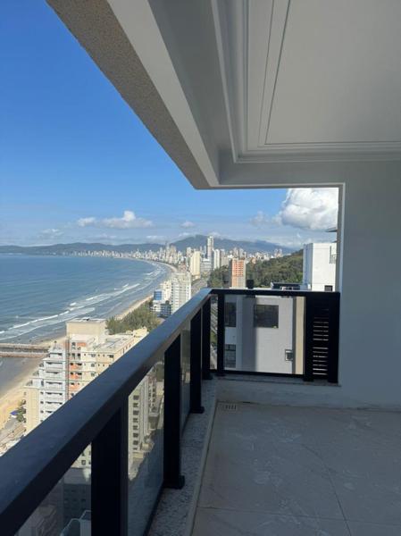 APARTAMENTO COM VISTA PARA O MAR E COM 05 SUÍTES- CENTRO/ ITAPEMA SC