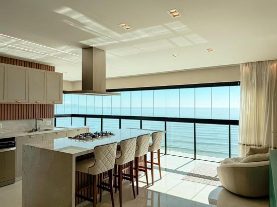 APARTAMENTO FRENTE MAR MOBILIADO COM 04 SUÍTES - MEIA PRAIA - ITAPEMA/SC
