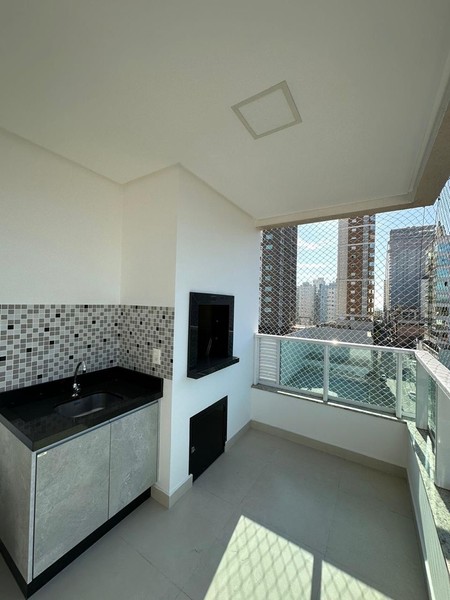 APARTAMENTO 2 SUÍTES 2 VAGAS MEIA PRAIA SEMI MOBILIADO