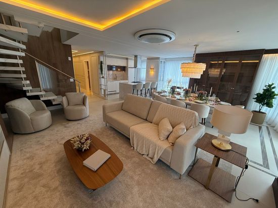 COBERTURA DUPLEX COM 4 SUÍTES, PISCINA PRIVATIVA, FINAMENTE MOBILIADA - BALNEÁRIO CAMBORIÚ