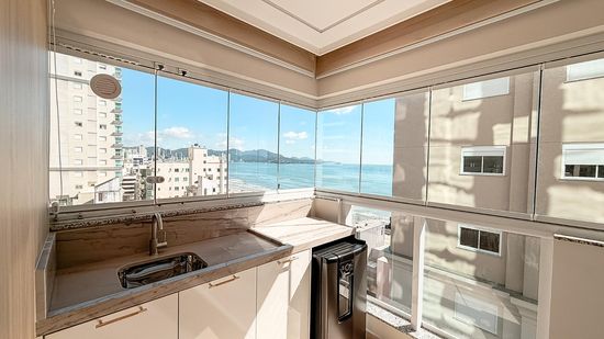 APARTAMENTO 03 SUÍTES PRONTO FRENTE MAR NA MEIA PRAIA