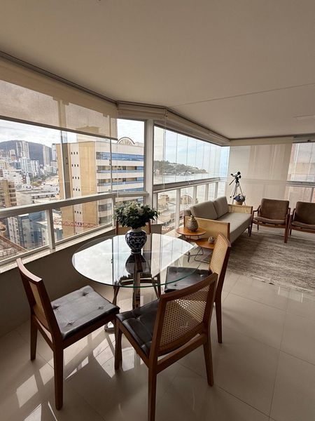 APARTAMENTO NA QUADRA MAR MOBILIADO COM 03 SUÍTES VISTA MAR, ITAPEMA/SC