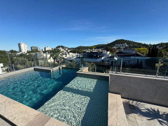 CASA ALTO PADRÃO EM CONDOMIÍNIO FECHADO - PRAIA BRAVA - SC
