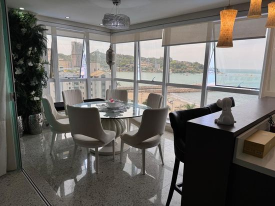 APARTAMENTO 04 SUÍTES- MOBILIADO- FRENTE MAR- CENTRO ITAPEMA SC