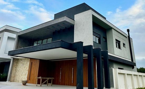 CASA EM CONDOMÍNIO FECHADO DE ALTO PADRÃO EM CAMBORIÚ