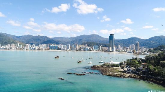 APARTAMENTO COM 04 SUÍTES E UMA VISTA PANORÂMICA DE ITAPEMA