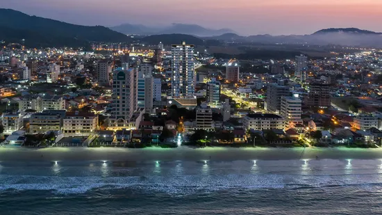 02 SUÍTES VISTA MAR - 180M DA PRAIA