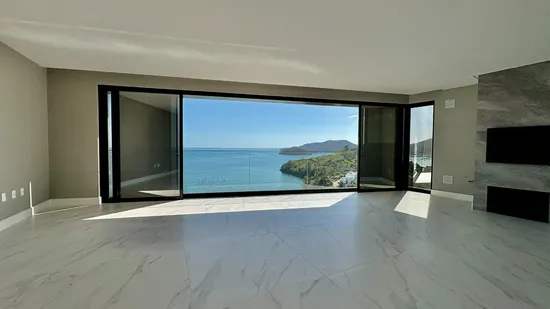 ALTO PADRÃO NOVO A POUCOS PASSOS DO MAR