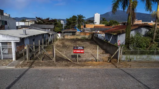 TERRENO EXCLUSIVO COM 282M²