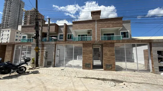 CASA SEMI-MOBILIADA COM 02 DORMITÓRIOS