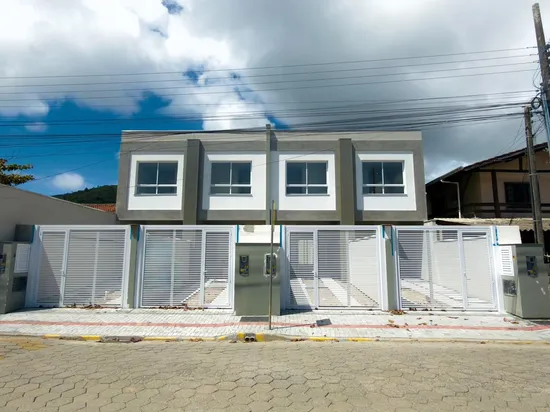 SOBRADO NOVO 02 SUÍTES