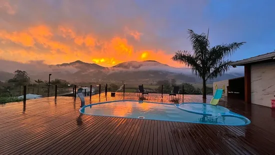 SÍTIO EM TIJUCAS COM 02 CASAS E PISCINA