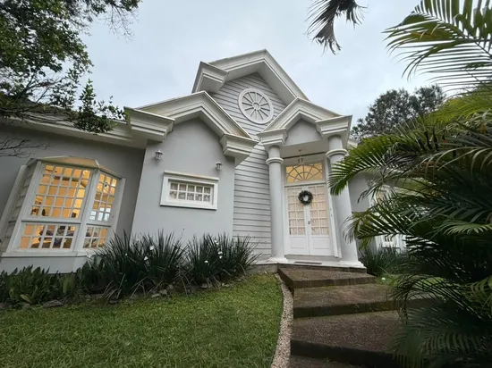 CASA EM CONDOMÍNIO FECHADO