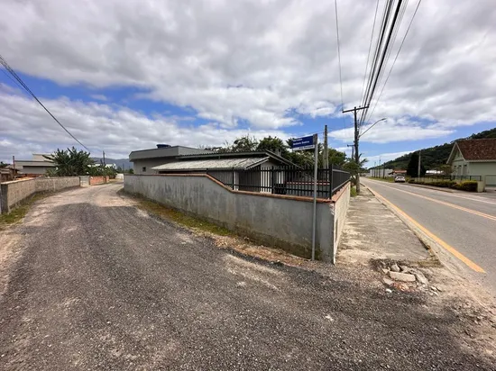 TERRENO COM DUAS CASAS - 1.610M²