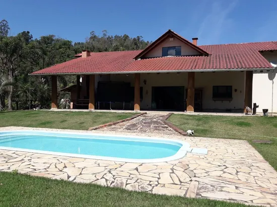 SÍTIO COM PISCINA - 45.000M²