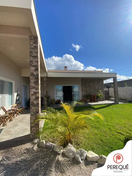 CASA COM PISCINA E 03 DORMITÓRIOS