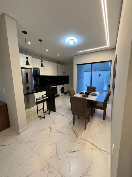 SOBRADO TRIPLEX NOVO MOBILIADO