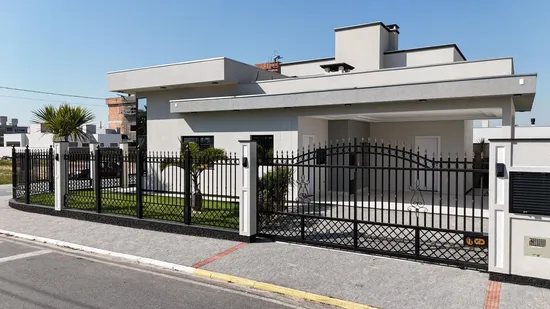 CASA 03 DORMITÓRIOS ALTO PADRÃO