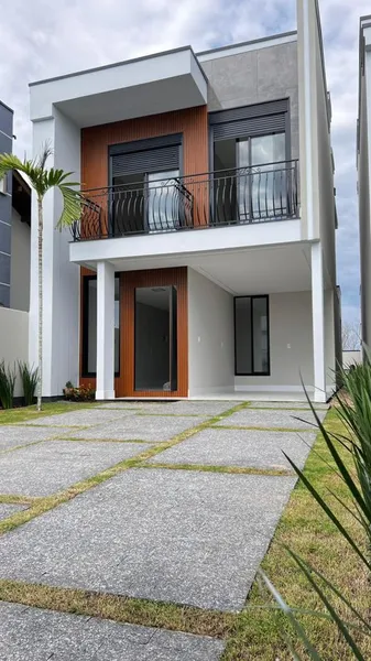 CASA 03 DORMITÓRIOS COM PISCINA
