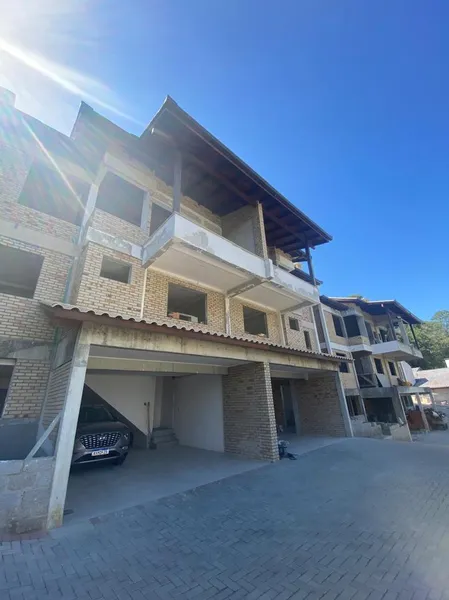 CASA NOVA EM CONDOMÍNIO FECHADO VISTA MAR